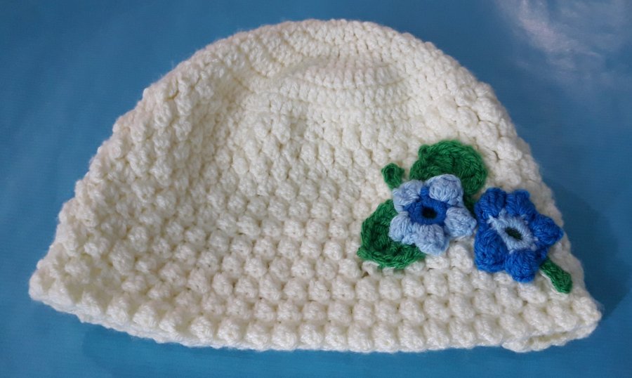 Cappello invernale donna con fiorellini bicolori - Made in Italy